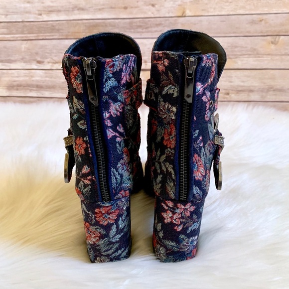 Badgley Mischka Morrisey Floral Pointed Toe Bootie - Picture 8 of 8